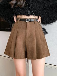 Retro Hoge Taille Corduroy Geplooide Shorts Rok Dames Lente Herfst Slim Fit A-lijn Shorts Mode Alle Bijpassende Korte broek 240319