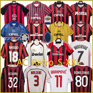 Jerseys de fútbol retro Kaka AC Home Away Milans manga larga Baggio Maldini Van Basten Pirlo Inzaghi Gullit Shevchenko Vintage Shirt Classic Kit 93 94 Ronaldinho Baggio