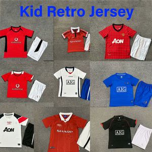 Kit Kid Retro Kid Rashford Ronaldo Mount 94 96 98 99 00 02 04 United Soccer Jerseys B. Fernandes Garnacho Hojlund 06 07 08 07 11 12 13 CASEMIRO Men Kids Football Shirt