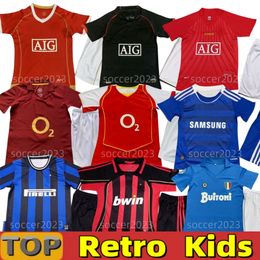 Rétro enfants 16-28 maillots de football 02 04 05 06 07 08 United RONALDO CANTONA KEANE Giggs HIGHBURY HENRY BERGKAMP Inters Milans CFC Napoli KAKA 87 88 09 10 11 12 BAGGIO