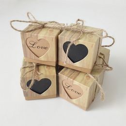 Retro Kraft Paper Hollow Love Heart Candy Dozen Houder met touw Huwelijksbenodigdheden Gunstdozen 2 ontwerpen