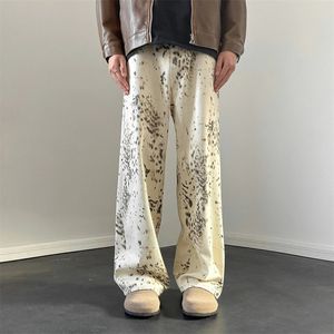 Retro Leopard imprimé Jeans Men Streetwear Fashion Baggy Hiphop Loose Wide Jame pour Menand Femmes Vintage Denim Pantmand 240528