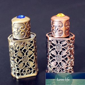 Bouteille de parfum en métal rétro Style arabe Bouteille d'huile essentielle Conteneur Verre Royal Décoration de fête de mariage 3 ml Conception d'experts de prix d'usine Qualité Dernier style