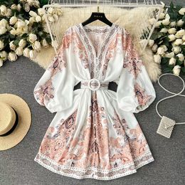 Vestido estilo palaciego Retro de lujo de gama alta con estampado de celadón de un solo pecho, cuello en V, manga larga, cintura delgada, vestido con mangas de linterna