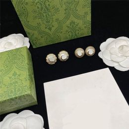 Boucles d'oreilles à breloques en perles rétro, lettres imbriquées, clous de styliste pour femmes, pendentif élégant avec boîte