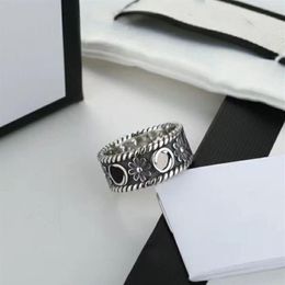 Anillo retro para hombres, mujeres, anillos unisex clásicos, joyería de diseño fantasma de moda, 925 astilla, letra de lujo, anillos de diseñador 2204086WU237a