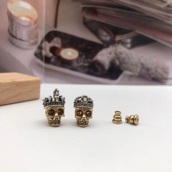 Pendientes de tuerca de calavera Retro para mujer y hombre, joyería para Halloween, Piercing para oreja, pendientes de tuerca, pendientes de tuerca de calavera de oro antiguo, reina