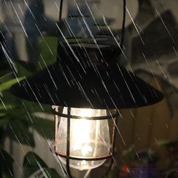 Lanterne solaire rétro suspendue imperméable en métal vintage lumières de jardin extérieur avec ampoule en tungstène décorative pour le patio backyar