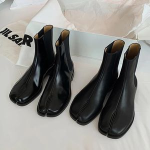 Retro Split Toe Boots Boots Femme Chaussures en cuir mat brillantes Tabi Ninja Chelsea Botas Mujer Low Heels Trotters Botties hiver 240506