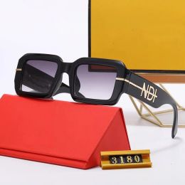 Retro Cuadrado Moda Gafas de sol Diseñadores Lujos Letras doradas Gafas de marco completo para unisex Verano Casual Viajes Playa Goggle Adumbral