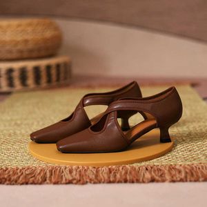 Rétro tête carrée bouche peu profonde chat avec chaussures simples femme été nouvelle mode creux fin moyen avec mocassin chaussures pour femmes 0508