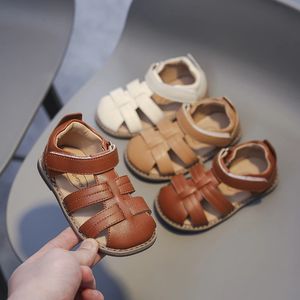 Style rétro bébé filles sandales été enfants chaussures décontractées enfants chaussures de plage anti-dérapant enfant en bas âge infantile sandales découpées 240312