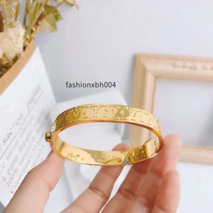 Retro -stijl armbanden ontwerper Bangles sieraden accessoires ingelegde diamant armband bangle merk brief bloem stalen zegel