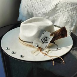 Retro Suede Fedora Chapeau pour femmes hommes accessoires de plumes Chapeaux Church Jazz Cap Panama Fashion Food Automne 240401