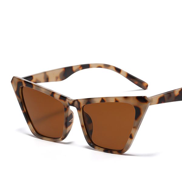 Lunettes de soleil rétro chaudes imprimé léopard yeux de chat mode INS personnalité couleur bonbon hanche PC cadre lunettes simples grandes femmes lunettes de soleil étoile rouge nette