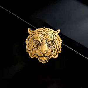 Retro Vintage Tiger Head Brooch Gold and Silver Two Color Animal Clothing Electroply Corsage pour les femmes et les hommes 240418