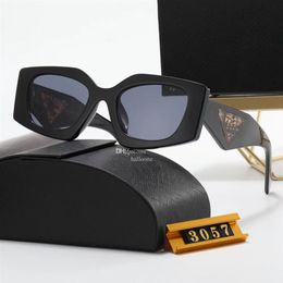 Retro Frauen Designer Sonnenbrille Klassische Brillen Goggle Outdoor Strand Sonnenbrille Für Mann Frau Mix Farbe Optional Dreieckige si213V