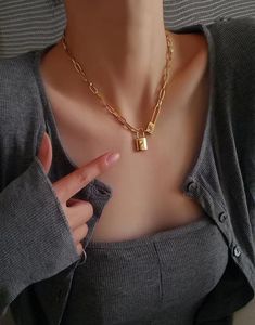 Collares retro para mujer que bañan cadena de personalidad de acero de titanio sin decoloración de 18k Europa y Estados Unidos joyería completa desig9790519