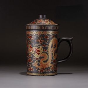 Retro Yixing Dragon Phenix Purple Clay Tea Mug avec couvercle et infuseur à la main en céramique tasse tasse de tasque d'eau Coupe d'eau à la maison 240510
