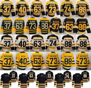 HOCKEY RETRO RETRO 88 David Pastrnak Jersey Man 40 Tuukka Rask 74 Jake Debrusk 73 Charlie McAvoy 37 Patrice Bergeron 63 Brad Marchand All Cousted Winter Classic Classic Classic Classic