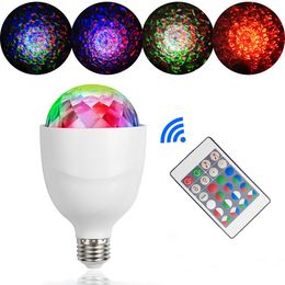 RGB LED Disco Bombilla Giratoria Disco Bola Lámpara Mágica Decoración Iluminación para fiestas y bodas LED Control remoto Fiesta de vacaciones DJ Luces de escenario