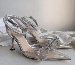 Sninestone boog verfraaid heldere PVC 95cm stiletto hakken sandalen translute pompen schoenen spoel vrouwen luxe ontwerpers kleding schoen 7889571