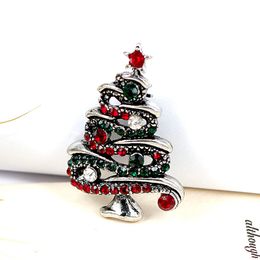 Broches de árbol de Navidad con diamantes de imitación para mujer, Pin de Metal de árbol de Navidad de cristal, insignia de Festival de invierno, joyería de regalo de fiesta de año nuevo
