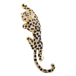 Broche de leopardo trepador con diamantes de imitación para hombres y mujeres, broches de animales esmaltados, joyería de lujo para invierno, regalo de Año Nuevo