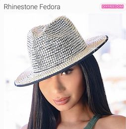 Strass Fedora Jazz Hoeden Cowboyhoed Voor Vrouwen En Mannen Dubbelzijdig Kleur Cap Rood Met Zwarte Diamant Groothandel 240311