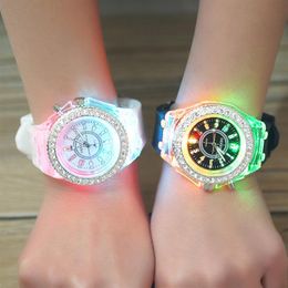 Strierse Liminous 11 kleuren LED Watches USA modetrend van mannelijke en vrouwelijke studenten Parage Jelly Geneva Transparant Case Silica2776