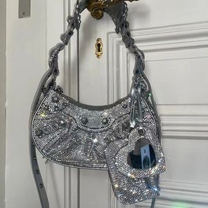 Strass Motortas Dameshobotassen Shimmer Crossbody Schoudertas Halve maantas Dames Handtassen Portemonnees Diamanten Volledige waterboor Zilver Hardware Spiegel Portefeuilles