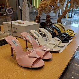 Strass gevoerde satijnen pantoffels Gepolijst leer slides Zomersandalen schoenen stiletto sandaal dames luxe designer slide slipper Maat 35-42