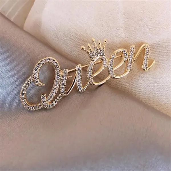 Broches de reina con diamantes de imitación para mujer, 2 colores, letras de corona, broches de oficina Pary, regalos GC5454
