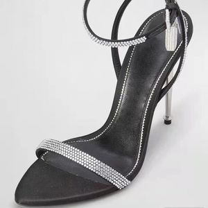 Strass sandalen Mode naaldhak damesschoen Ontwerper Satijn Strass lock hoofd hangslot decoratie schoenen kwaliteit 10.5CM hoge Hakken sandaal 35-43 met doos