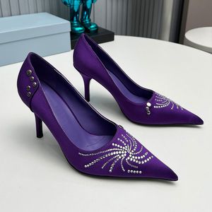 Rhinestone Slingbacks Bombas Púrpura Mujeres Tacones de diseñador Sandalias Diapositivas Zapatos de lujo Zapatos de vestir de noche de alta calidad Tacones de aguja Zapatos de fiesta Cuero satinado