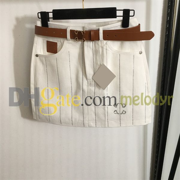 Faldas de franja de dieles de diario Día de imitación Mujeres de mezclilla blanca de mezclilla sexy mini jean falda con cinturón damas falda lápiz delgada