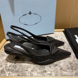 Steentjes Sandalen Kristal Satijn sling-back pumps Sheridan punt-neus Chunky Blokhakken dames luxe ontwerpers lederen buitenzool Avondschoenen fabrieksschoeisel