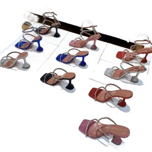 2022 Sandales de sandales sandales Sandale Pumps Crystal Slingback High Heel Bowknot en cuir satiné Lady Stiletto Heel Chaîne Diamond Chaussures