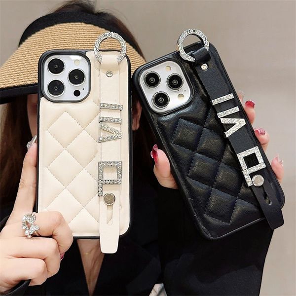 Funda para teléfono de cuero con rombos Iphone 15 Pro Max 15pro 15 Carcasa para teléfono a la moda para mujer 14 12 Pro Correa para la muñeca con soporte de diamante Funda para teléfono de lujo 13