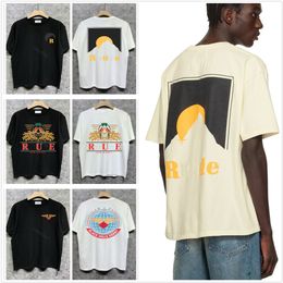 Rhude Designer Shirt Mens T Shirt Graphic Tee Summer Camiseta de verano Mangas de mangas cortas Trasas con modelos Vintage de letra simple