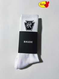 Rhude Men Choques femme Nouvelles lettres coton pur européen américain tendance de rue sports décontractés jogging chaussettes de basket de basket-ball luxe antibactérien respirant sports xpow