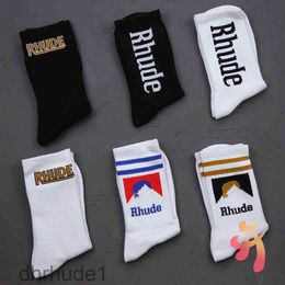 Rhude Socks Simple Letter Hoogwaardige katoen European American Street Trend Socks Men and Women Socks Warm en Comfortable Naald Socks Rhude paar Intube So 0RX7