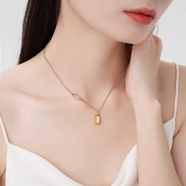 Riche petit pendentif en brique d'or, collier en acier titane pour femme, petite barre d'or, collier incolore, chaîne, accessoires de couvre-chef