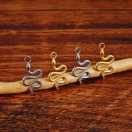 Right Grand Astm F136 Titanium Snake en forma de colgante de encanto para el lóbulo de la oreja Huggie Huggie Dangle Earring Jewelry haciendo DIY Craft Craft