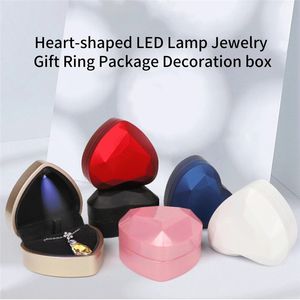 Caja de anillo Pendientes Joyas Cajas de anillo Estuche con luz LED Exhibición de boda Empaquetado de almacenamiento