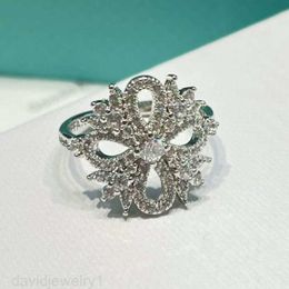 Ring Designer voor vrouwen Tiffanyjewelry Sieraden Snowflake Key Lucky Flower ingelegd met volle diamant Hollow Out Design Fashion Light Rjpt RJPT RJPT 583F