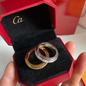 Ring Designer Ring For Women Alphabet Diamond Design Christmas Sieraden Temperament veelzijdige ringen Zeer optionele geschenkdoos