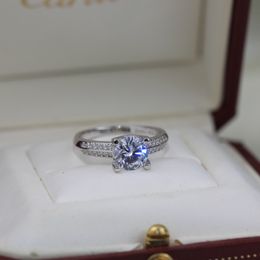 Anello di design anelli di gioielli di lusso per donna singolo Anello con corno di diamanti Anello di fidanzamento in argento sterling Temperamento Cento gioielli per fidanzate
