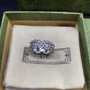 Bague de créateur de luxe pour femmes, bague en argent, bijoux classiques, styles de couple, cadeau d'anniversaire, cadeaux de mariage, grappe de fleurs dans un motif en diamant, bon