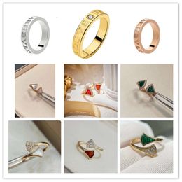 Anneau, bague de créateur de marque de mode, bague triangulaire, anneau éternel classique de style minimaliste Bohemian Ring, adapté aux hommes et aux femmes, meilleur cadeau
